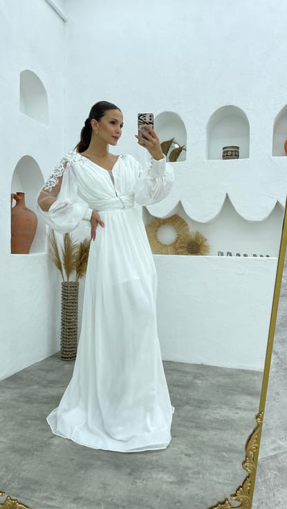 Beyaz Kolları İnci Detay Şifon Abiye Elbise