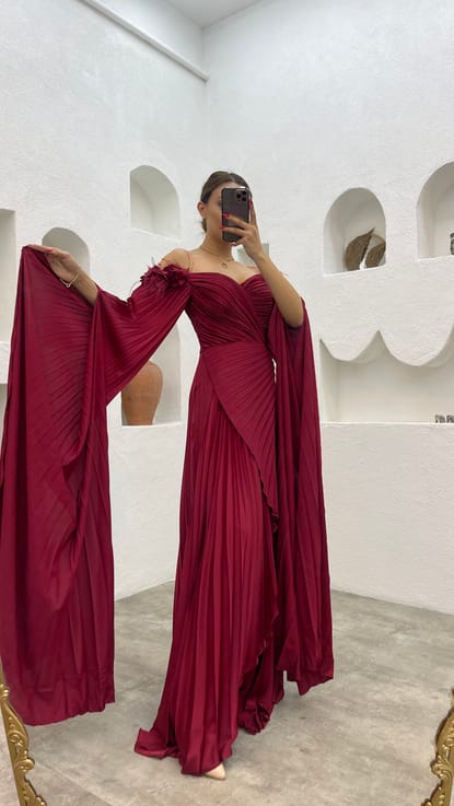 Bordo İp Askılı Gül Detay Piliseli Saten Abiye Elbise