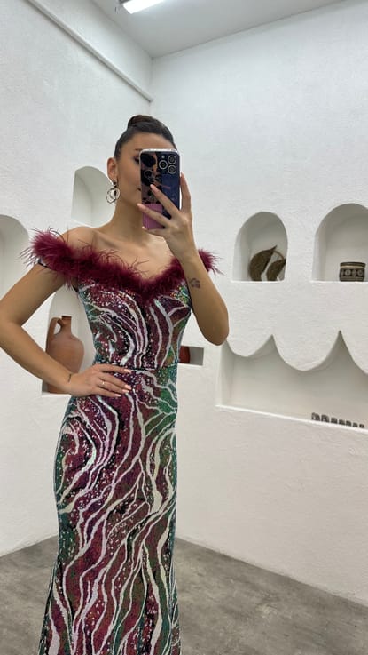 Bordo Göğsü Peluş Detay Desenli Pul Payet Abiye Elbise