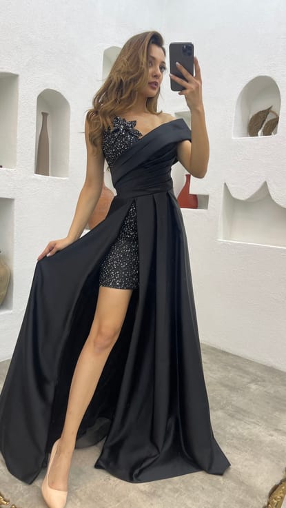 Siyah İşlemeli Transparan Detay Drapeli Saten Abiye Elbise