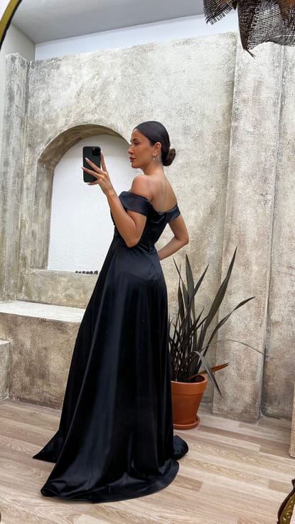 Siyah Straplez Kayık Yaka Çapraz Detay Saten Abiye Elbise