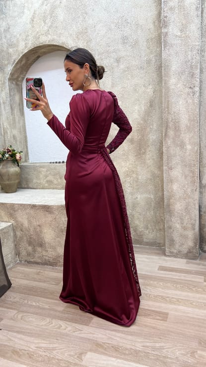 Bordo Vatkalı İşlemeli Bel Detay Saten Abiye Elbise