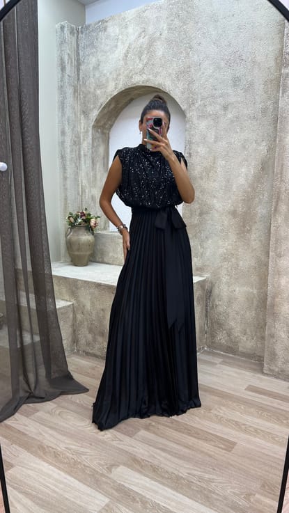 Siyah Göğsü Detay Pliseli  Abiye Elbise