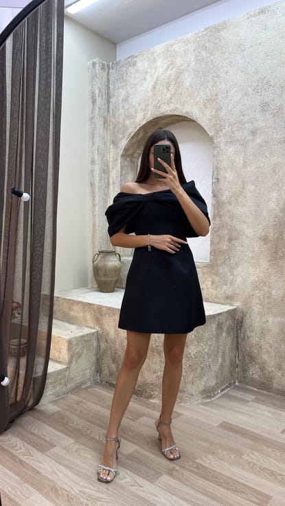 Siyah Straplez Fiyonk Detay Tasarım Mini Elbise
