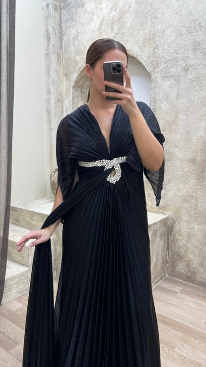 Siyah Beli Taş İşlemeli Plise Detay Tasarım Büyük Beden Abiye Elbise