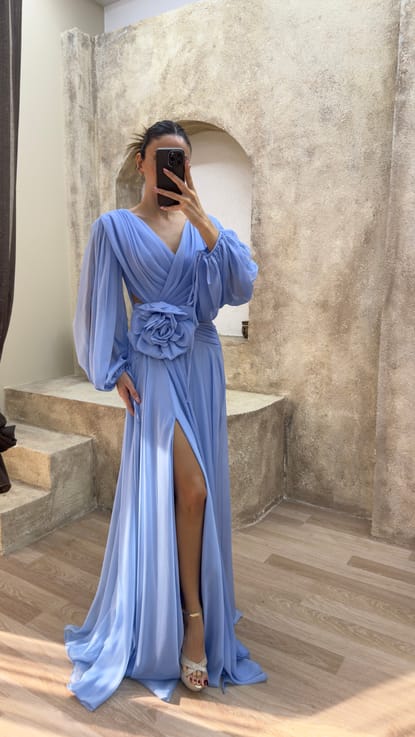 Bebe Mavisi Sırt Detay Beli Gül Tasarım Şifon Abiye Elbise