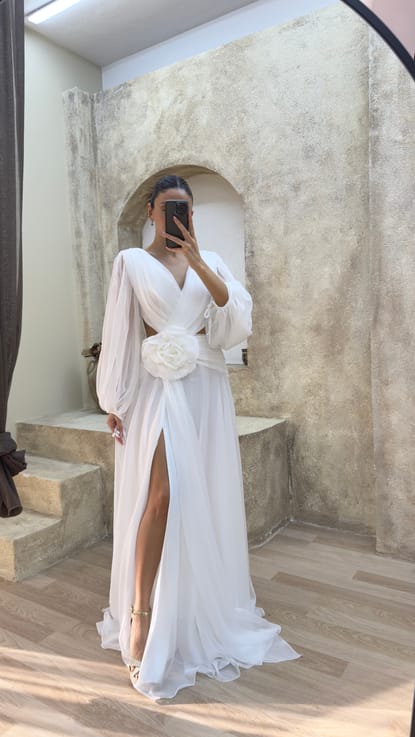 Beyaz Sırt Detay Beli Gül Tasarım Şifon Abiye Elbise