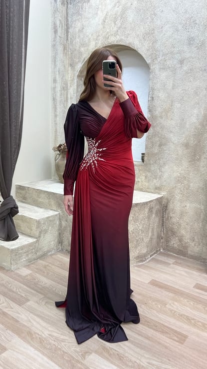 Kırmızı V Yaka Sırt Detay Beli Taş İşlemeli Tasarım Saten Büyük Beden Elbise