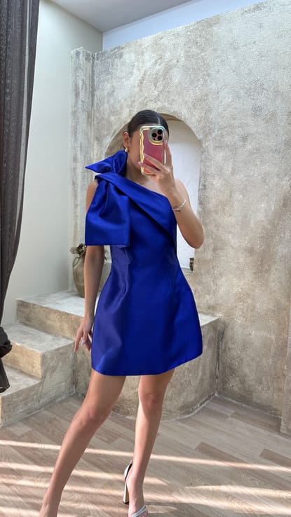 Saks Omuzu Fiyonk Detay Tasarım Mini Elbise