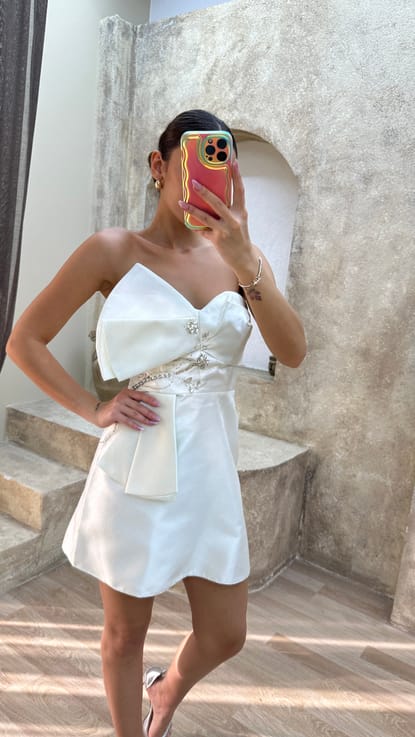 Beyaz Straplez Göğüs Detay Taşlı Mini Elbise