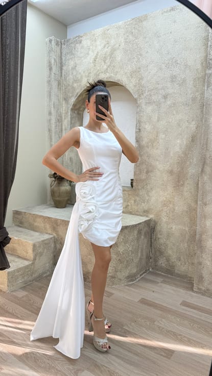 Beyaz Bel Detay Tasarım Mini Elbise