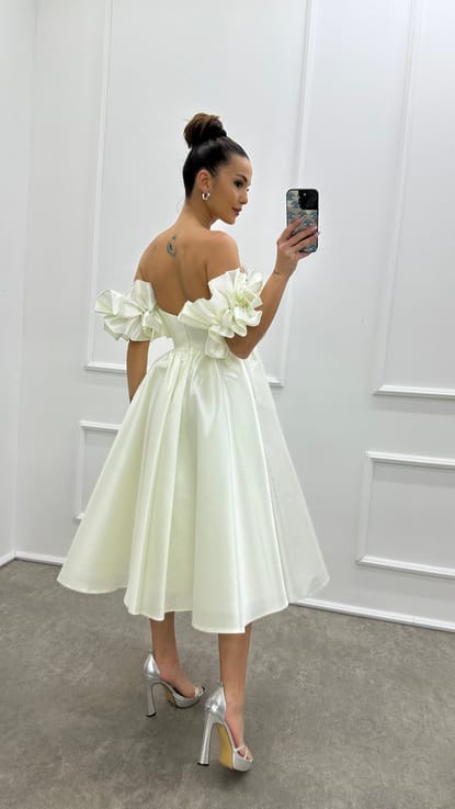 Beyaz Straplez Göğsü Taşlı Kol Detay Tasarım Elbise