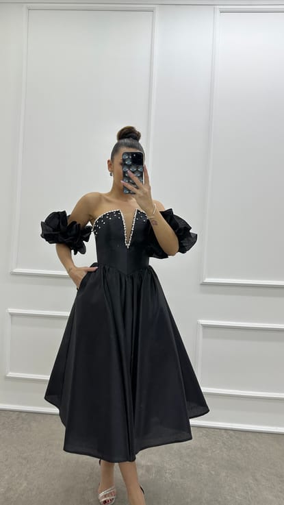 Siyah Straplez Göğsü Taşlı Kol Detay Tasarım Elbise