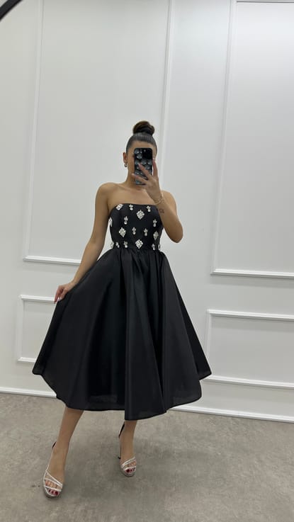 Siyah Straplez Taş Detay Tasarım Saten Elbise
