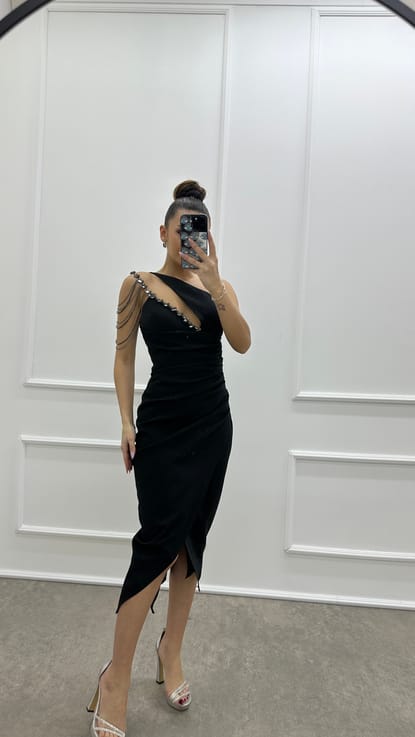 Siyah Tek Omuz Zincir Detay Tasarım Elbise