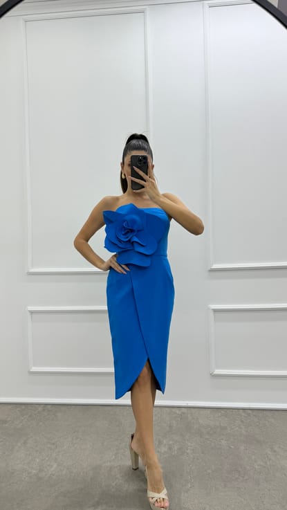 Mavi Straplez Çiçek Detay Tasarım Elbise