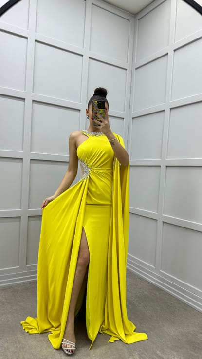 Sarı Boyun Detay İşlemeli Tasarım Saten Abiye Elbise