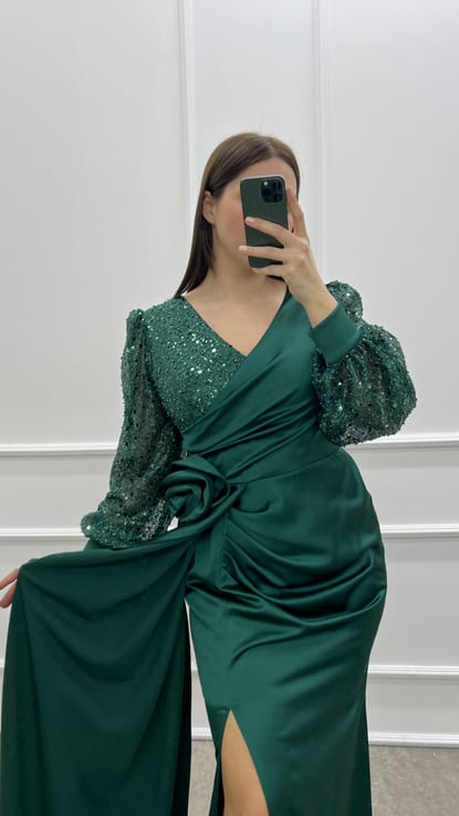 Zümrüt Yeşili Balon Kol Bel Detay İşlemeli Tasarım Saten Büyük Beden Abiye Elbise