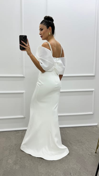 Beyaz Göğsü Fiyonk İp Askılı Tasarım Elbise