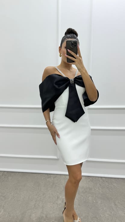 Siyah Göğsü Fiyonk İp Askılı Tasarım Mini Elbise