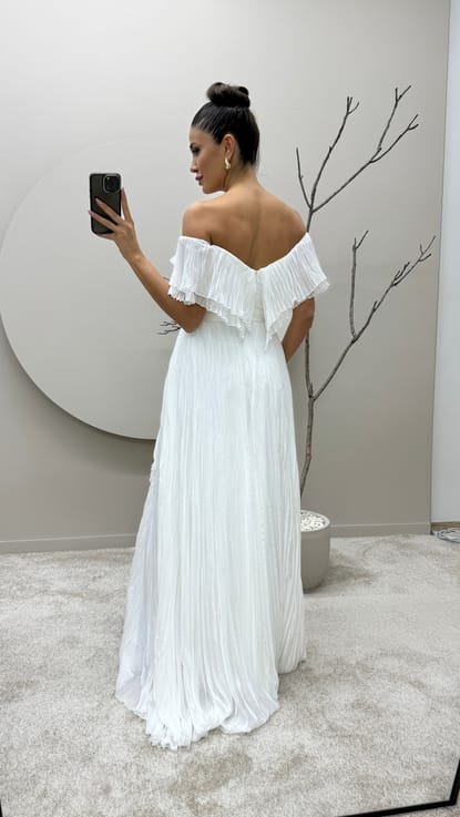 Beyaz İp Askılı Broşlu Tasarım Elbise