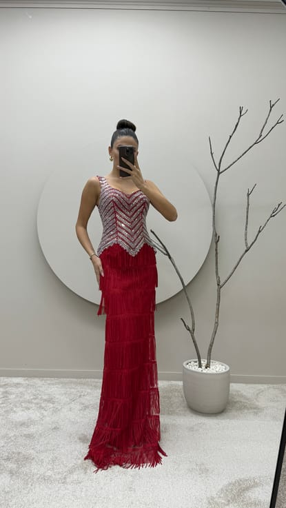 Kırmızı Taş İşlemeli Püskül Detay Kat Kat Tasarım Abiye Elbise