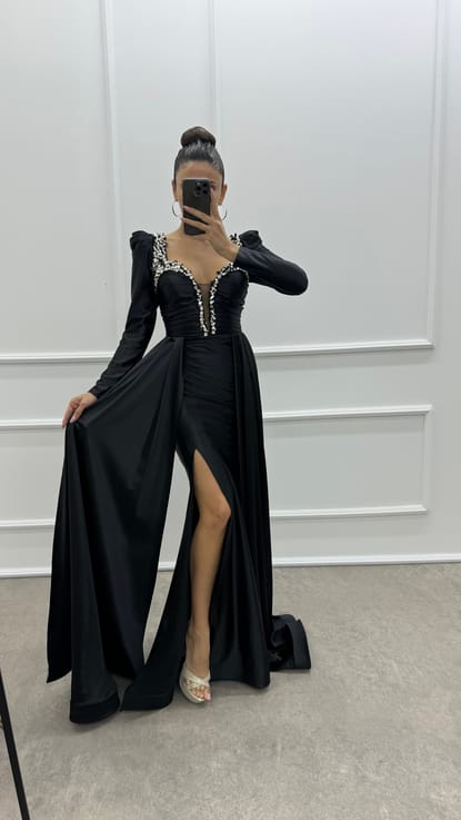 Siyah Göğsü Taş İşlemeli Pelerinli Tasarım Saten Abiye Elbise