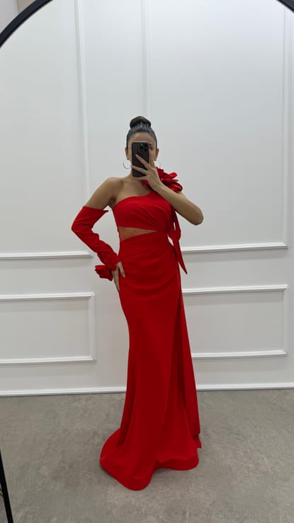 Kırmızı Omuzu Gül Volan Detay Tasarım Abiye Elbise
