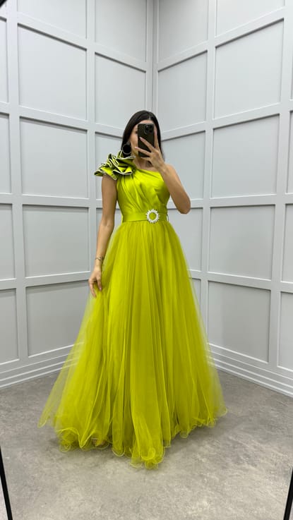 Sarı Omuzu Volan Detay Kemerli Tasarım Tül Elbise