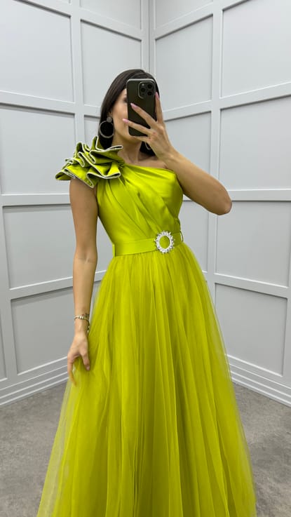Sarı Omuzu Volan Detay Kemerli Tasarım Tül Elbise