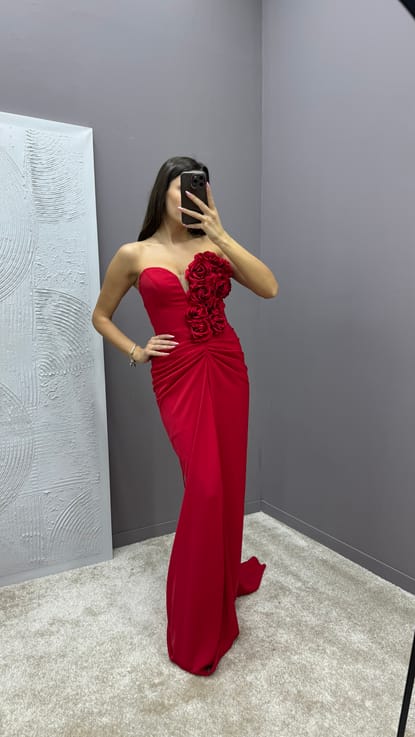 Kırmızı Straplez Gül Detay Drapeli Tasarım Abiye Elbise