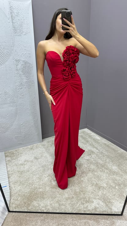 Kırmızı Straplez Gül Detay Drapeli Tasarım Abiye Elbise