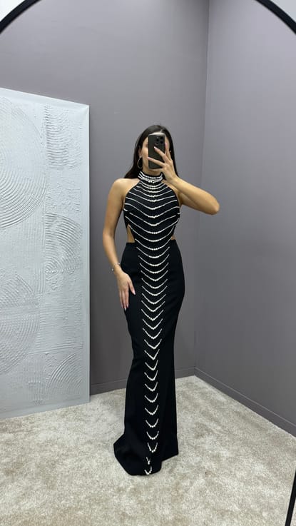 Siyah Taş İşlemeli Bel Detay Tasarım Elbise