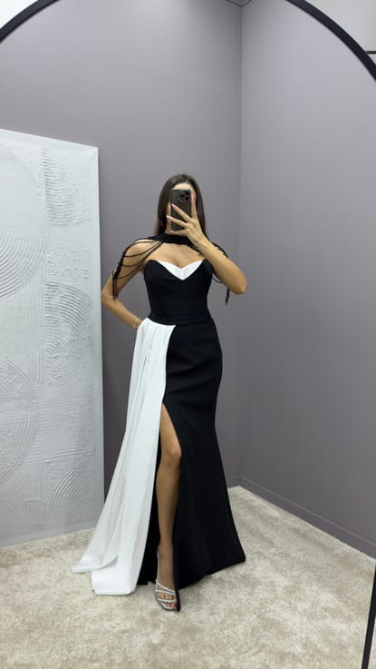 Siyah Boyun Detay İşlemeli Tasarım Elbise