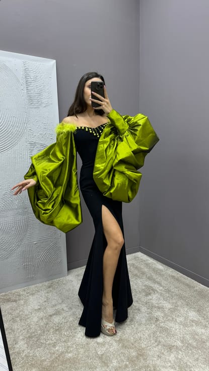Yeşil Göğsü Taşlı Tüy Detay Yarasa Tasarım Abiye Elbise