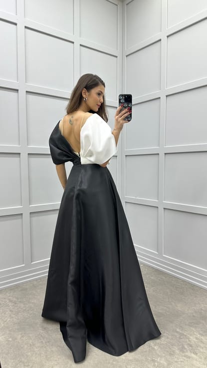 Siyah Göğüsü İşlemeli Bel Detay Tasarım Elbise