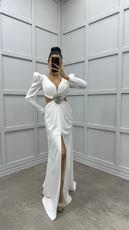 Beyaz Göğsü Pliseli Beli Transparan Detay Tasarım Saten Elbise