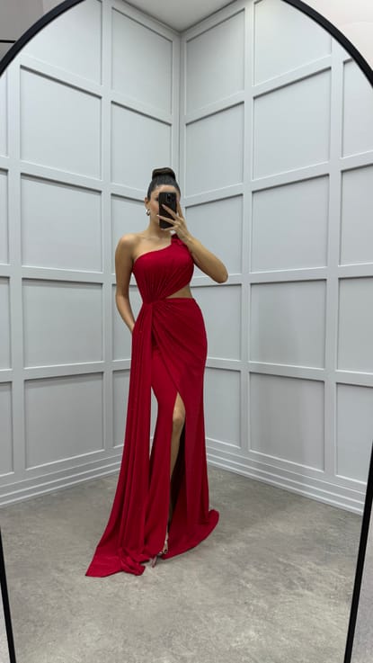 Kırmızı Omuzu Gül Bel Detay Pliseli Tasarım Elbise