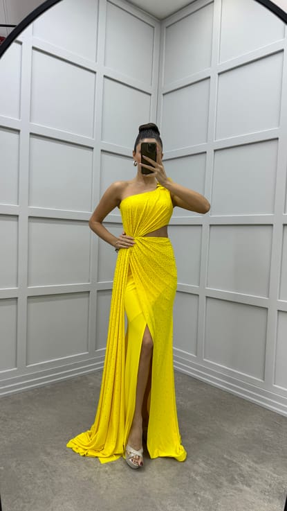 Sarı Omuzu Gül Bel Detay Pliseli Tasarım Elbise
