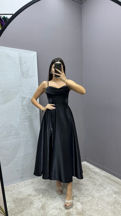 Siyah İp Askılı Göğüs Detay Tasarım Elbise