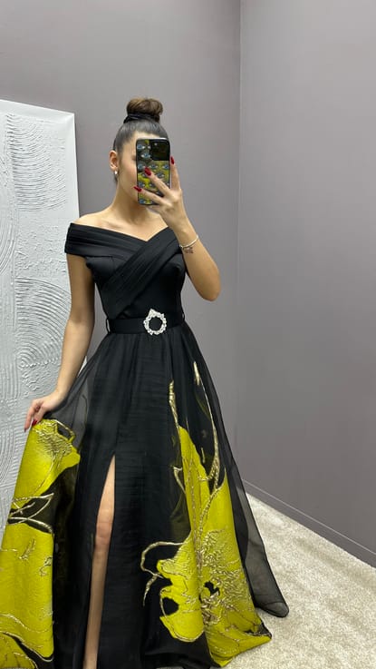Sarı Göğsü Çapraz Desenli Tasarım Elbise