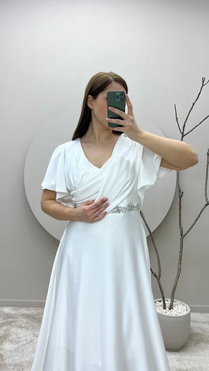 Beyaz Omuzu Ve Beli İşlemeli Büyük Beden Tasarım Elbise