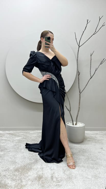Siyah Beli Drapeli İşleme Detay Büyük Beden Tasarım Abiye Elbise