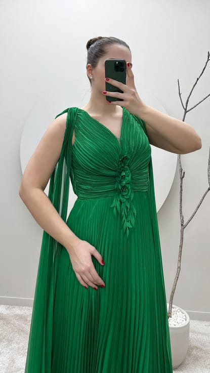 Yeşil Bel Detay Pliseli Kolları Pelerinli Tasarım Büyük Beden Abiye Elbise