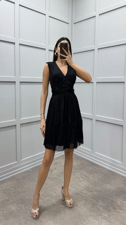 Siyah V Yaka Bel Detay Tasarım Elbise