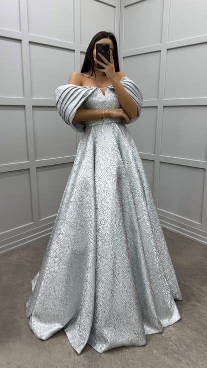 Gümüş Omuz Detay Desenli Tasarım Elbise