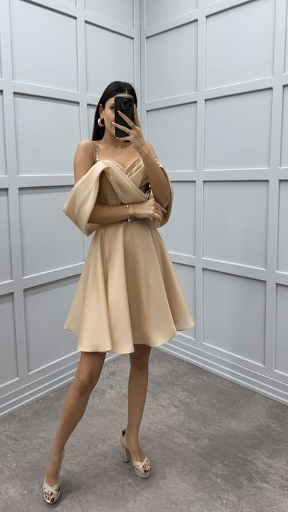 Bej Göğsü Çapraz Pileli Tasarım Mini Elbise