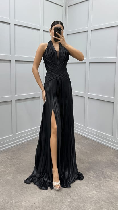 Siyah Boyun Detay Pliseli Beli Çapraz Tasarım Elbise
