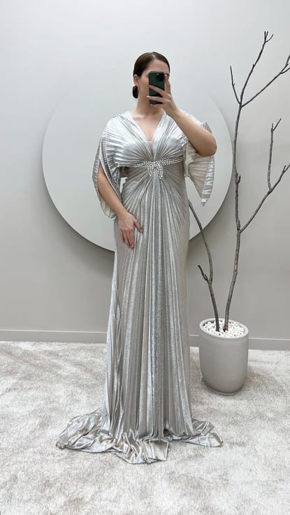 Gümüş Bel Detay Taşlı Pliseli Büyük Beden Tasarım Elbise