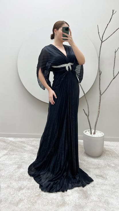 Siyah Bel Detay Taşlı Pliseli Büyük Beden Tasarım Elbise
